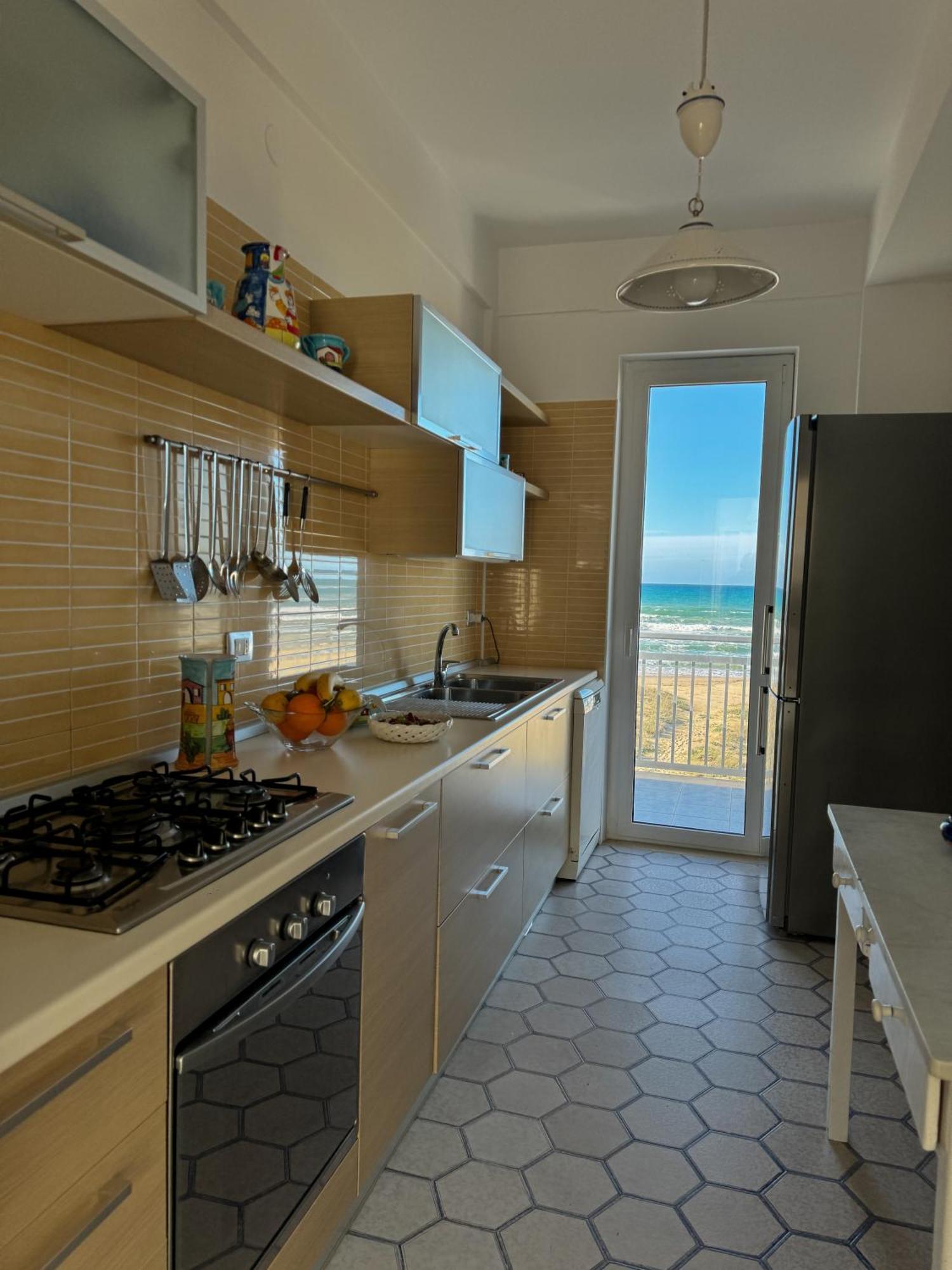 La Perla Sulla Spiaggia Alcamo Marina Exterior photo